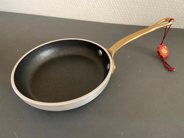 BALLARINI Servi On the Table Pan koekenpan Serie 700, Huis en Inrichting, Keuken | Potten en Pannen, Nieuw, Koekenpan of Braadpan