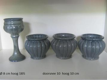 bloempotjes, kerstbakjes, blauw - grijs, potjes met ribbels beschikbaar voor biedingen