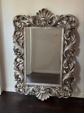Grote houten wandspiegel in zilver | 130 x 88 cm beschikbaar voor biedingen