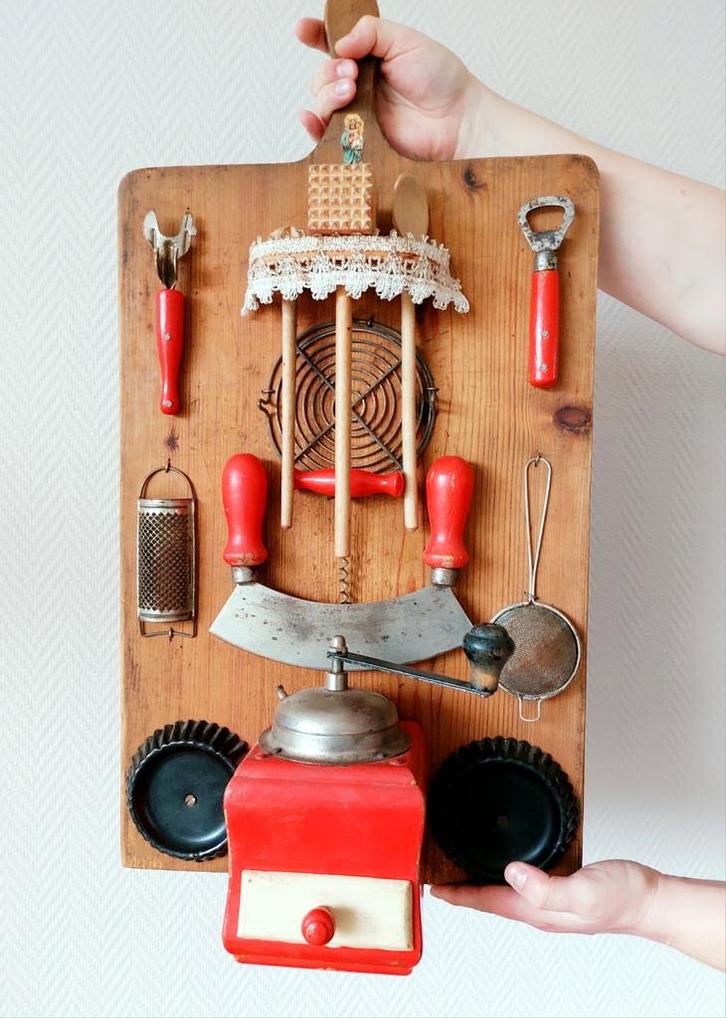 Unieke brocante snijplank/broodplank met antiek keukengerei, Antiek en Kunst, Curiosa en Brocante, Ophalen of Verzenden