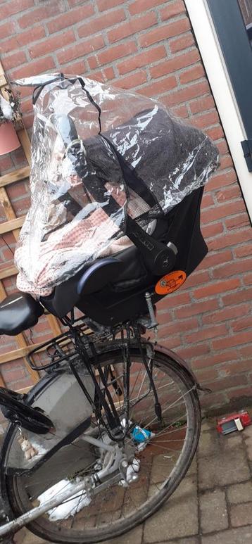 Maxi cosie drager steco mee. Ook voor in een bakfiets beschikbaar voor biedingen