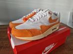 Nike Air Max 1 'Master Magma Orange' (EU 43), Kleding | Heren, Schoenen, Overige kleuren, Nike, Nieuw, Ophalen of Verzenden