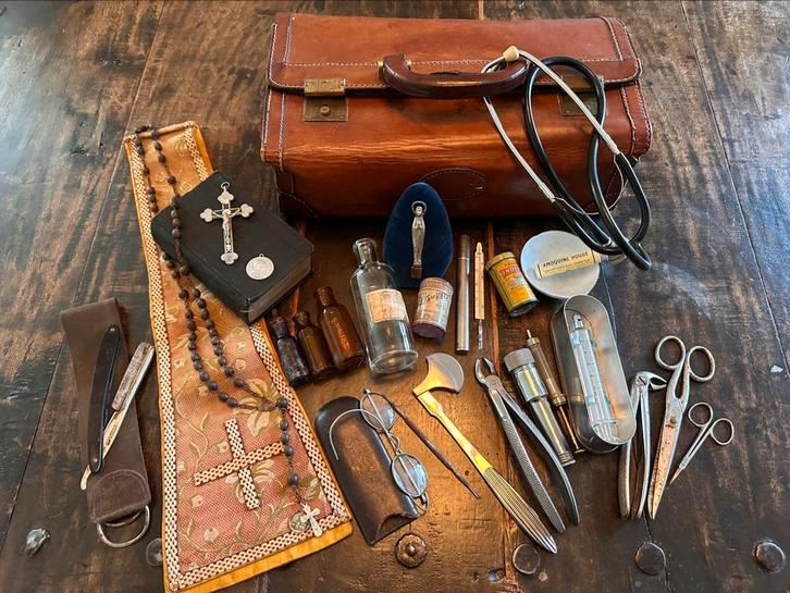 Dokterstas met instrumentarium Arts Missionaris Congo 1940, Antiek en Kunst, Kunst | Niet-Westerse kunst, Ophalen of Verzenden