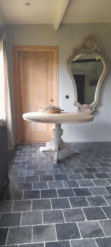 Eettafel rond 130x79h. beschikbaar voor biedingen