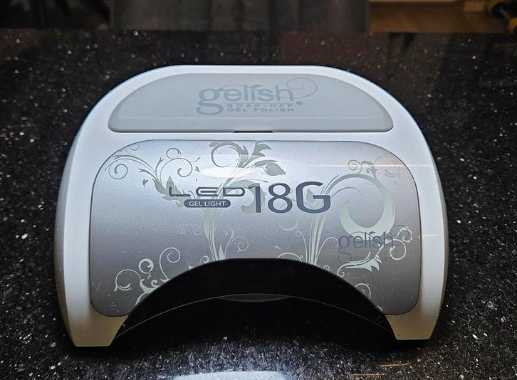 Gelish LED Lamp 18G - Nagel Droger, Sieraden, Tassen en Uiterlijk, Uiterlijk | Cosmetica en Make-up, Gebruikt, Toebehoren, Handen en Nagels