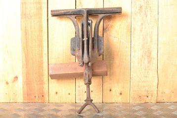 Oude Paramo 1945 zaagklem / zaag slijper bankschroef beschikbaar voor biedingen