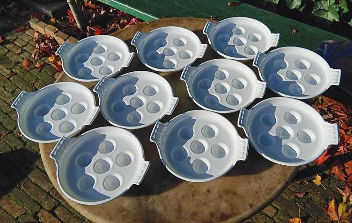 LE CREUSET ? 10x gietijzeren slakkenschaaltjes escargot, Huis en Inrichting, Keuken | Potten en Pannen, Zo goed als nieuw, Overige typen