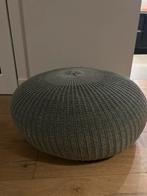 Grijze gebreide poef van IKEA, Huis en Inrichting, Banken | Voetenbanken en Poefen, Ophalen, Minder dan 50 cm, Rond, Zo goed als nieuw