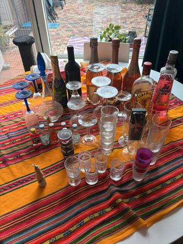 Partij drank + glazen – bubbels, likeur & glazen set beschikbaar voor biedingen