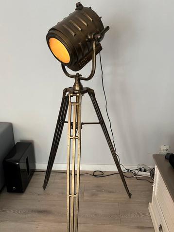 Industriële Vloerlamp met Statief beschikbaar voor biedingen