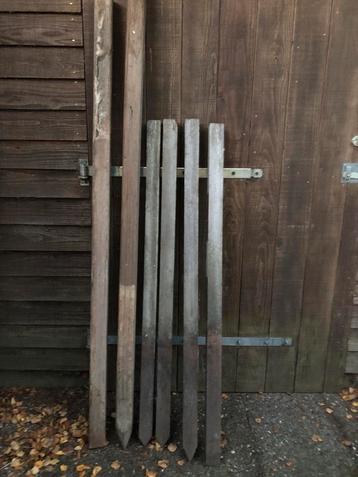 hardhouten palen 6 stuks voor bijvb, een hekje, koopje beschikbaar voor biedingen
