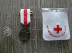 Rode Kruis medaille ( miniatuur ) en knoopsgat speldje., Verzamelen, Militaria | Algemeen, Nederland, Overige soorten, Ophalen of Verzenden