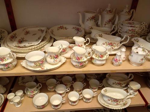 Royal Albert moss rose, Antiek en Kunst, Antiek | Servies compleet, Ophalen of Verzenden