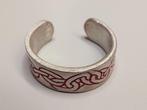 Teenring zilverkleurig - rood schakel motief (5012), Sieraden, Tassen en Uiterlijk, Ringen, Overige materialen, Verzenden, Nieuw