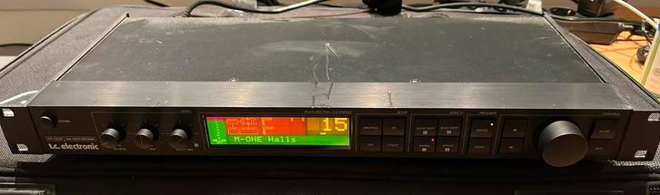 T.C. Electronic M-ONE dual effects processor, Muziek en Instrumenten, Effecten, Gebruikt, Multi-effect, Ophalen