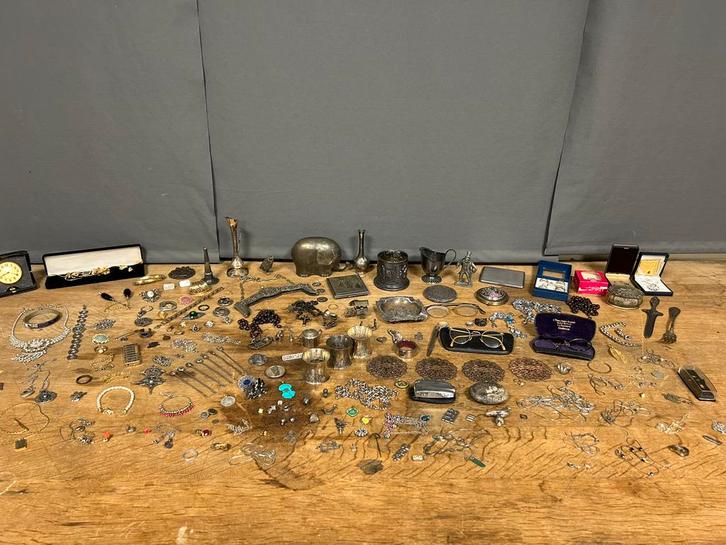 Diverse sieraden. Zilver / goud. 3,85 kilo., Sieraden, Tassen en Uiterlijk, Antieke sieraden, Overige typen, Overige materialen