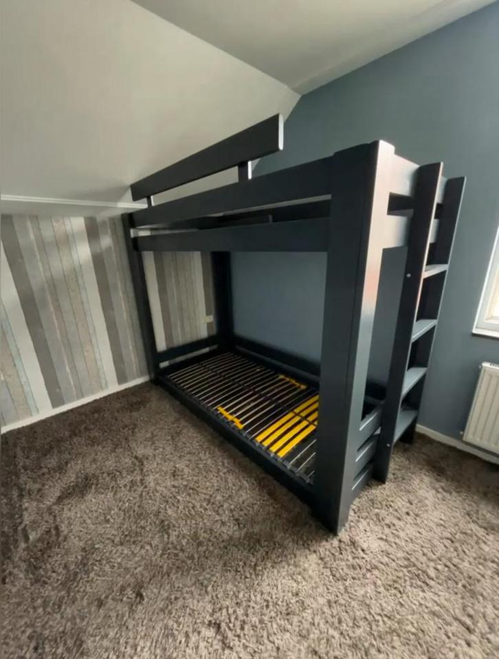 Stevig handgemaakt stapelbed met luxe Beter Bed lattenbodems, Huis en Inrichting, Slaapkamer | Stapelbedden en Hoogslapers, Zo goed als nieuw