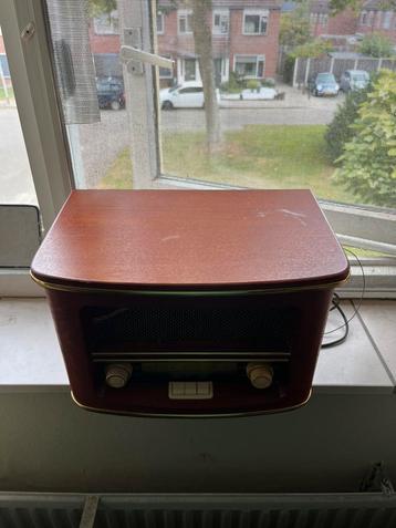 Vintage radio cd speler beschikbaar voor biedingen