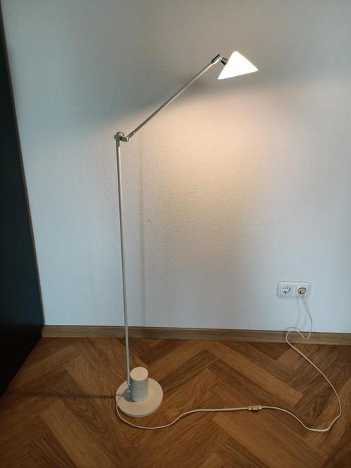 Pola Design Amstelveen minimalistische vloerlamp / leeslamp, Huis en Inrichting, Lampen | Vloerlampen, Zo goed als nieuw, 100 tot 150 cm