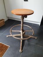 Vintage industriële kruk - Ahrend De Cirkel, Ophalen, In hoogte verstelbaar, Zo goed als nieuw, IJzer