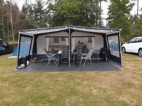Hobby 500kmfe, Caravans en Kamperen, Caravans, Particulier, tot en met 6, 1250 - 1500 kg, Treinzit, Hobby, Frans bed, Lengtebed