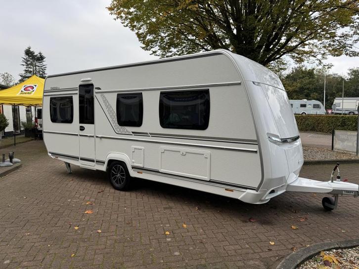 Fendt Tendenza 515 SG, Caravans en Kamperen, Caravans, Bedrijf, tot en met 4, 1250 - 1500 kg, Rondzit, Fendt, 2 aparte bedden