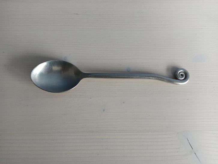 Lepel met sierlijke krul aan einde steel - 21 cm lang, Huis en Inrichting, Keuken | Bestek, Los bestek, Ophalen of Verzenden