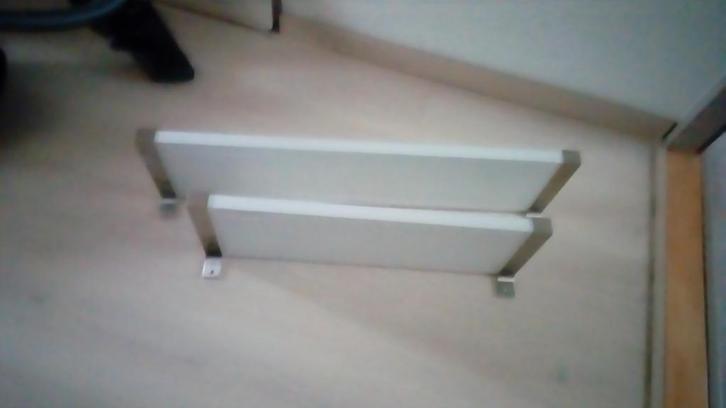 2 witte boekenplankjes met dragers, Huis en Inrichting, Woonaccessoires | Wandplanken en Boekenplanken, Zo goed als nieuw, Ophalen