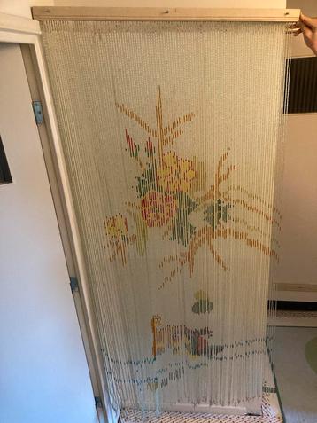 Vintage kralengordijn met bloemmotief beschikbaar voor biedingen