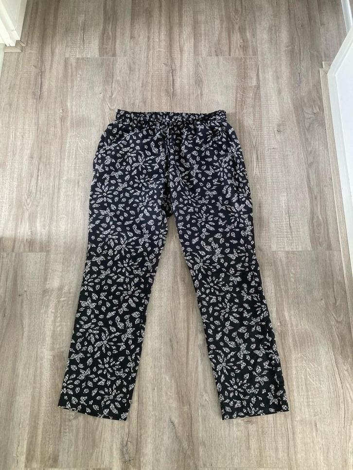 Leuke dunne broek maat L/XL zwart/donkerblauw met wit, Kleding | Dames, Broeken en Pantalons, Zo goed als nieuw, Maat 42/44 (L)