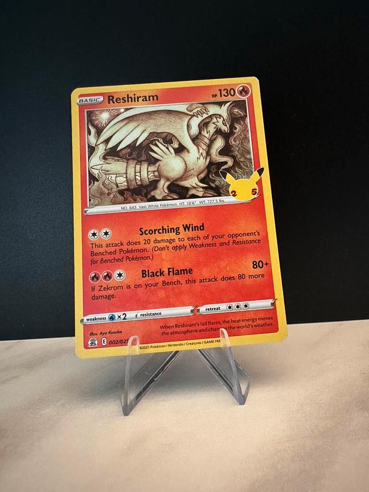 Reshiram 002/025 Celebrations - NM, Hobby en Vrije tijd, Verzamelkaartspellen | Pokémon, Zo goed als nieuw, Losse kaart, Ophalen of Verzenden