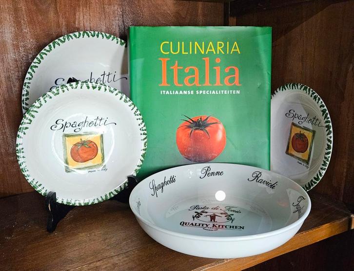 Culinairia Italia, kookboek en 2 persoons bordenset, Boeken, Kookboeken, Zo goed als nieuw, Voorgerechten en Soepen, Hoofdgerechten