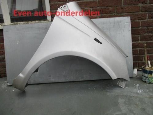 rechter voorscherm yaris, Auto-onderdelen, Carrosserie en Plaatwerk, Spatbord, Toyota, Gebruikt, Ophalen of Verzenden