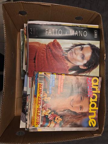 Grote partij brei- en haakboekjes beschikbaar voor biedingen