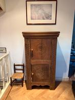 Oud houten kastje met deuren, Ophalen