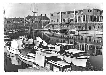 982410 Katwijk aan Zee ZH 1956 Jachthaven Gelopen met post beschikbaar voor biedingen