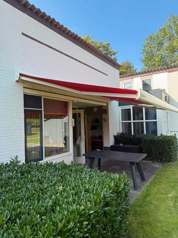 Zonnescherm 5mtr breed uitval 280cm rood doek 2,5j oud afstb beschikbaar voor biedingen
