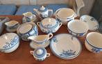 Antiek servies in wit met blauwe bloemen, Antiek en Kunst, Ophalen of Verzenden
