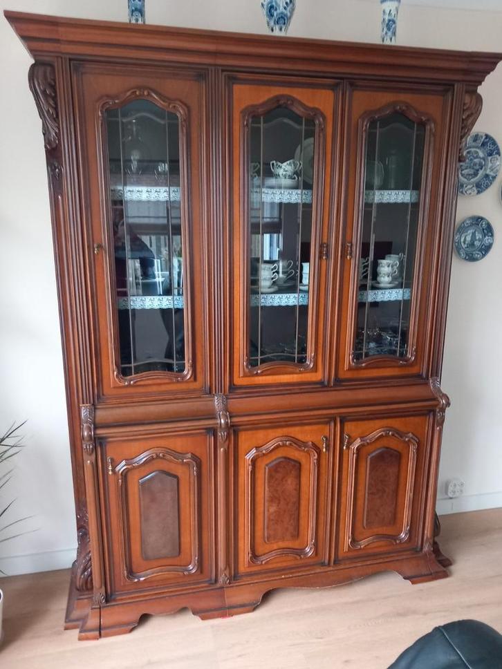 Antieke Notenhouten Vitrinekast, Antiek en Kunst, Antiek | Meubels | Kasten, Ophalen