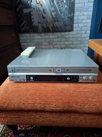H-S | VHS / DVD / HDD Recorder (160 GB)   beschikbaar voor biedingen