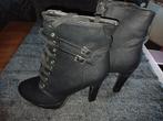 High heels laarsjes mt 45, Kleding | Dames, Schoenen, Zwart, Lage of Enkellaarzen, Nieuw, Ophalen of Verzenden