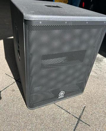 Yamaha DXS15 subwoofer beschikbaar voor biedingen