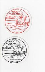 Vlieland 2 verschillende stickers Radio Vlieland rood en 31, Verzamelen, Ansichtkaarten | Nederland, Ongelopen, Ophalen of Verzenden