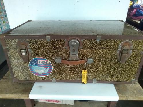 oude metalen reiskoffer / scheepskoffer., Antiek en Kunst, Curiosa en Brocante, Ophalen