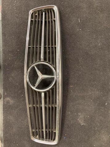 Mercedes R107 Grill beschikbaar voor biedingen