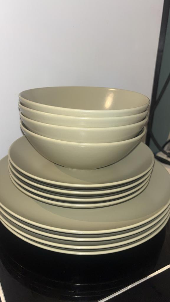 Ikea Färgklar servies - mat groen, Huis en Inrichting, Keuken | Servies, Zo goed als nieuw, Compleet servies, Effen, Aardewerk