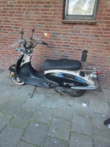 old version scooter €100 beschikbaar voor biedingen