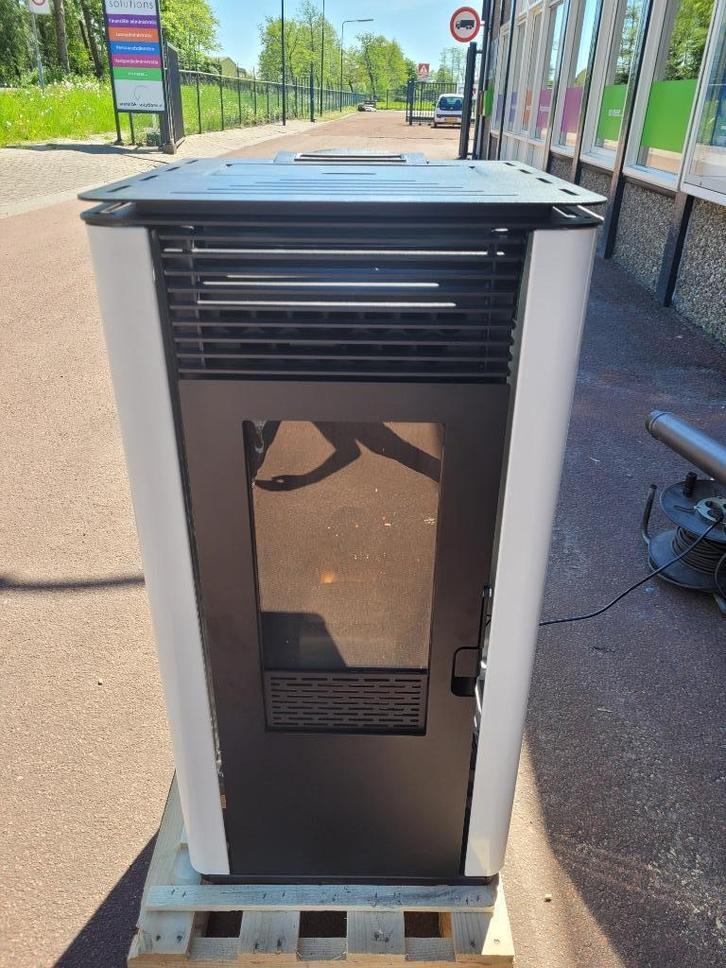 MAGAZIJNOPRUIMING! Nieuwe pelletkachel Milano Next 10kw wit, Huis en Inrichting, Kachels, Zo goed als nieuw, Vrijstaand, Pelletkachel
