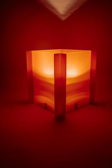 Vintage oranje tafellamp beschikbaar voor biedingen