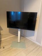 Hisense 43inch QLED TV and TV stand, Audio, Tv en Foto, Televisiebeugels, Ophalen, Zo goed als nieuw
